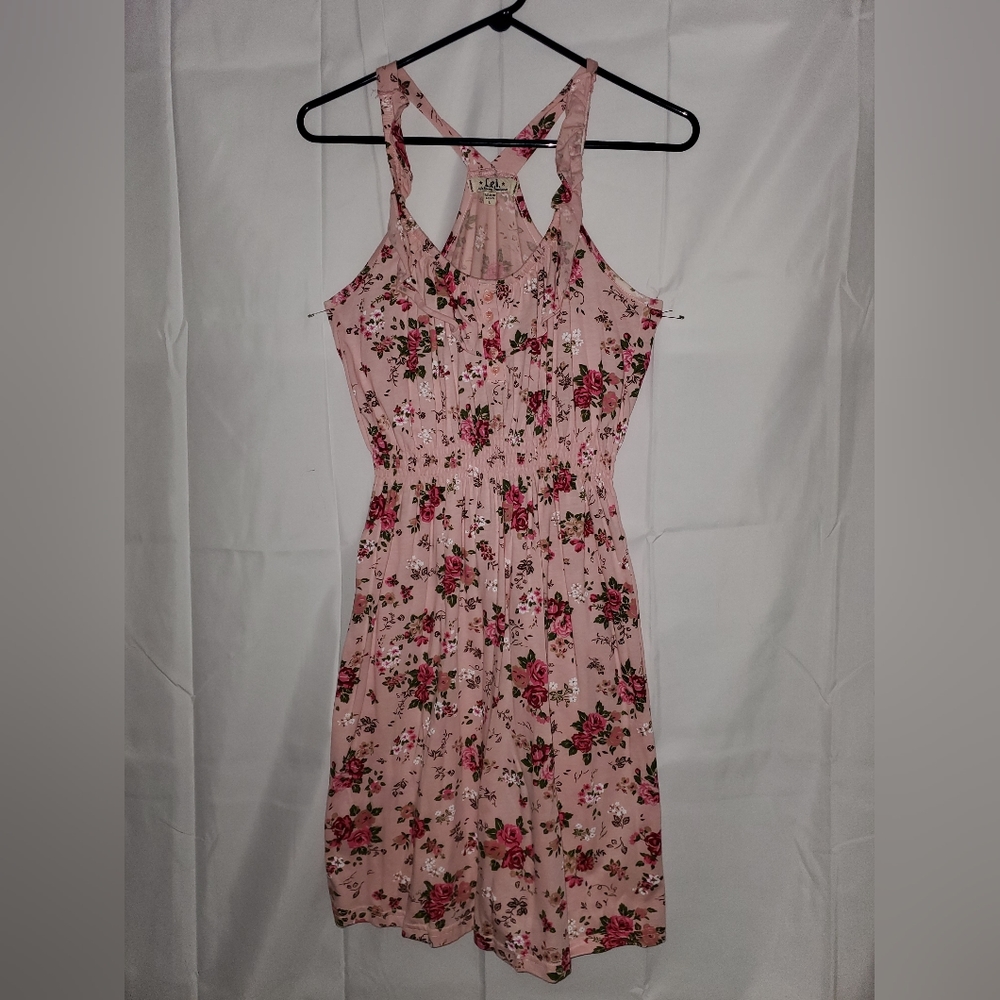 L.E.I. summer mini size L juniors. Light pink with flowers.